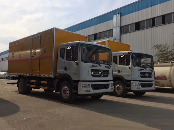 東風6米1(9.9)爆破器材車