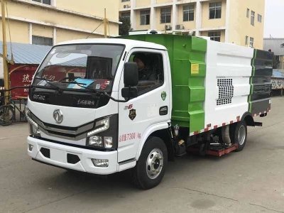 東風小多利卡吸塵車（1方水罐4方塵罐）