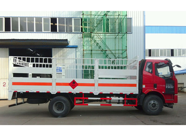 解放6.1米(11噸)氣瓶車