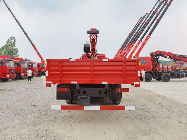 東風D3L后雙橋12噸隨車吊