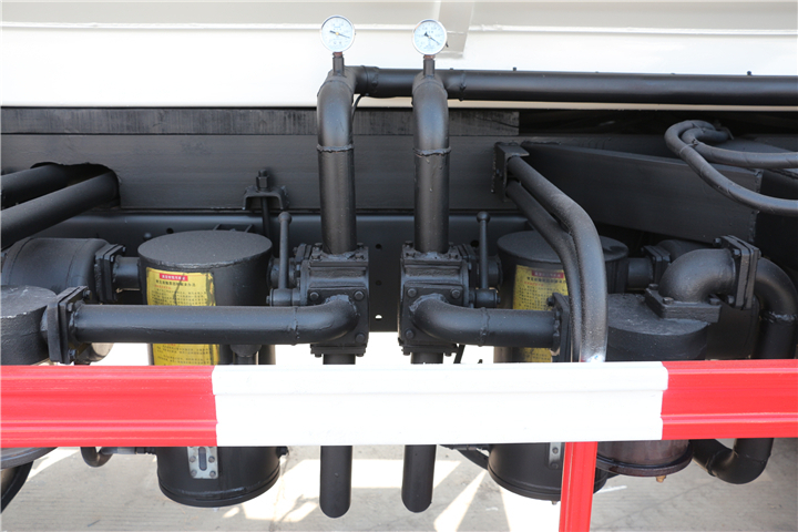 東風153(16方)吸污車