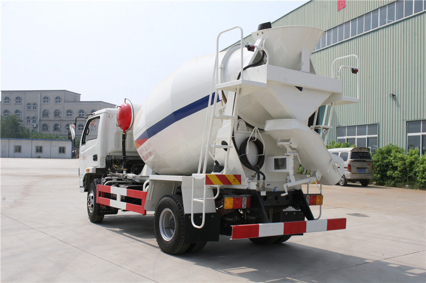 躍進(jìn)5立方攪拌車(chē)