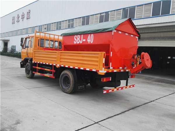 可上戶東風(fēng)145多功能除雪車