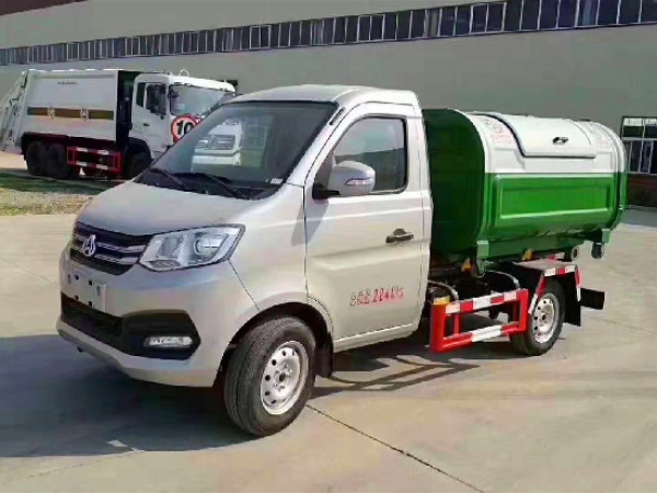 長(zhǎng)安國(guó)六汽油鉤臂(車(chē)廂可卸)式垃圾車(chē)(后單輪)3方