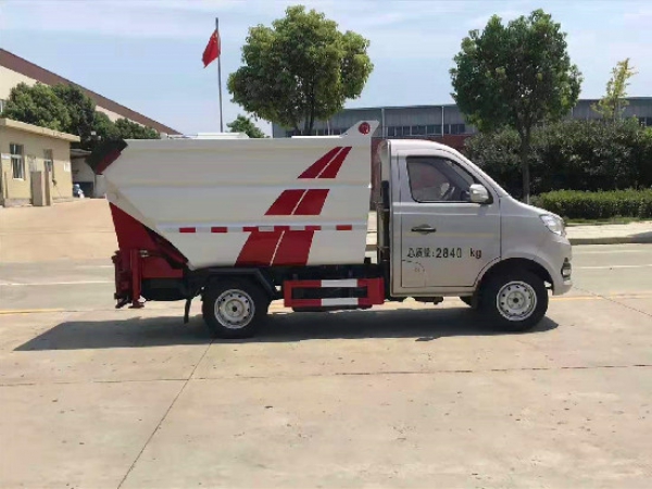 國六長(zhǎng)安3.5方后掛桶式壓縮垃圾車