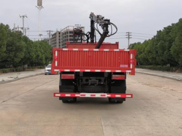 國(guó)六大運(yùn)抓斗式垃圾車