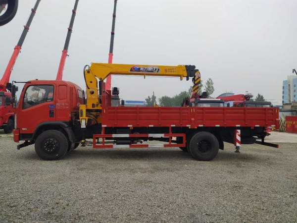 東風D912單橋6.3噸隨車吊