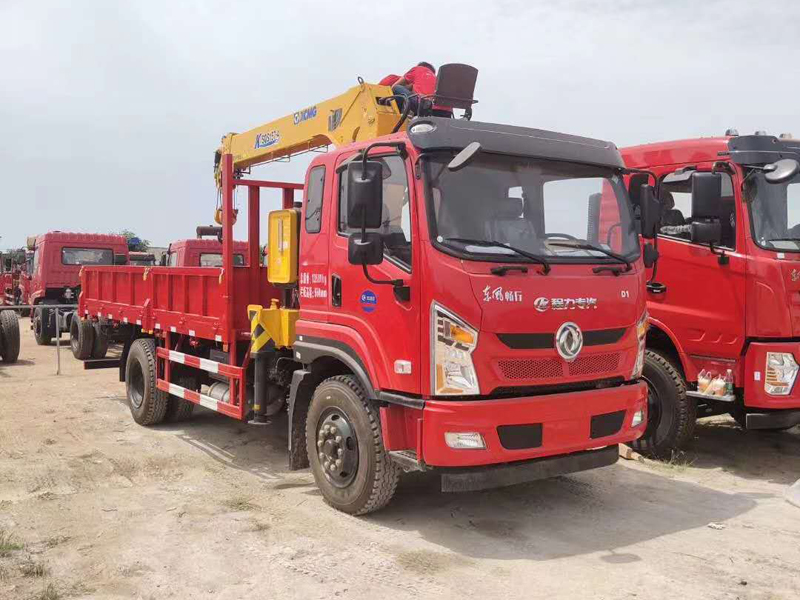 東風暢行D1隨車吊8噸隨車吊價格