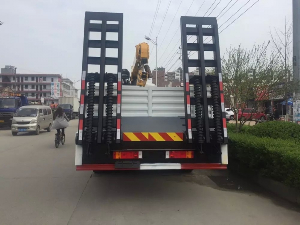 東風(fēng)天龍前四后八16噸隨車吊