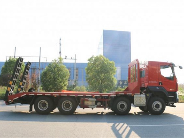 （國(guó)六）柳汽前四后八平板運(yùn)輸車