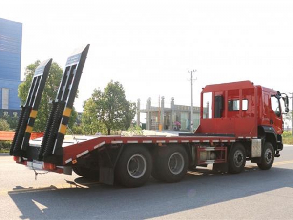 （國(guó)六）柳汽前四后八平板運(yùn)輸車