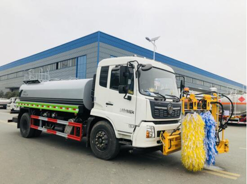 東風(fēng)天錦護(hù)欄清洗車