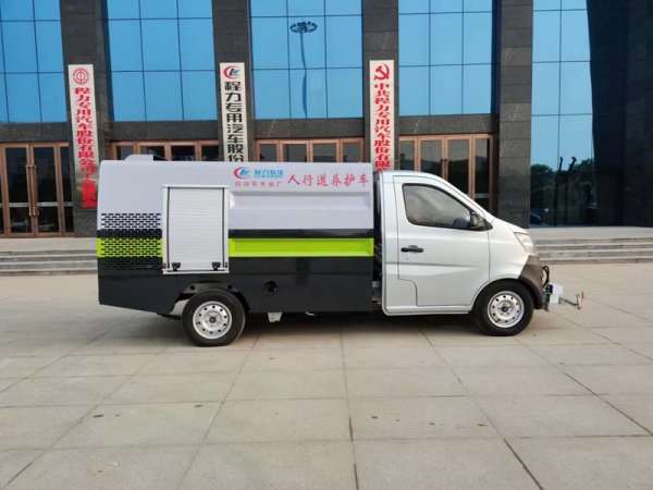 長安2.5方路面養(yǎng)護車,清洗車多少錢