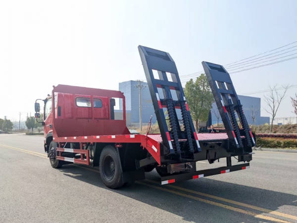 國六福田3900軸距單橋平板運(yùn)輸車