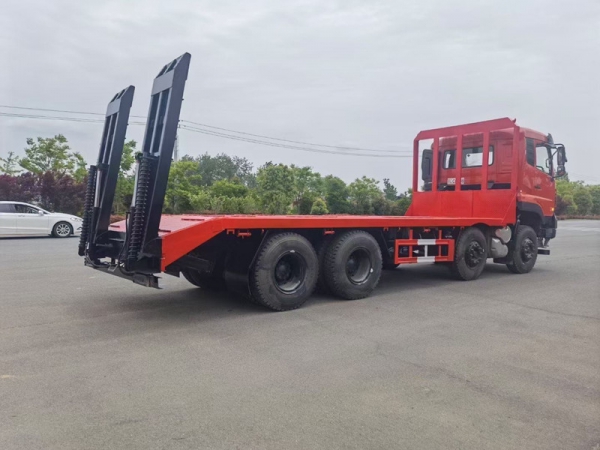 國(guó)六東風(fēng)天龍前四后八平板運(yùn)輸車,挖機(jī)拖車價(jià)格