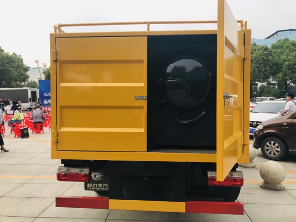 東風小多利卡6方污水處理車，凈化車