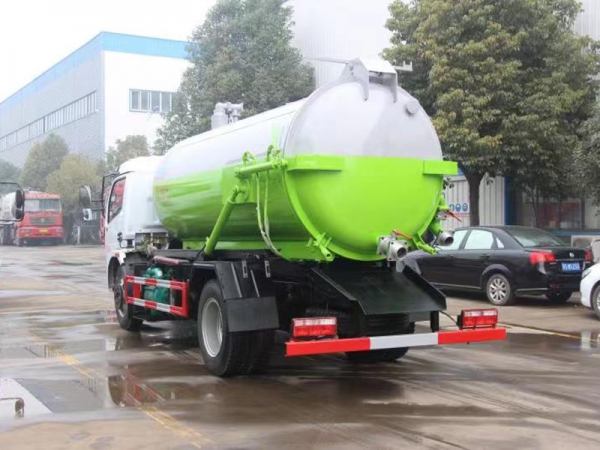 東風(fēng)大多利卡8方吸污車