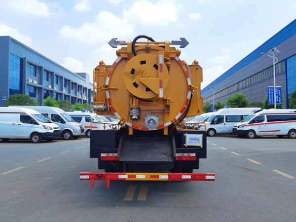 東風福瑞卡12.5方清洗吸污車，聯合疏通車