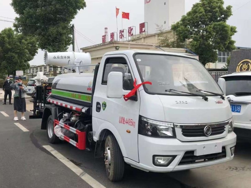 東風途逸藍牌灑水車