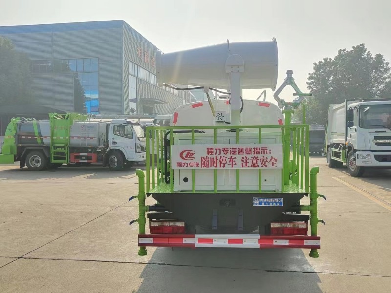 小多利卡5噸綠化噴灑車,30米打藥車