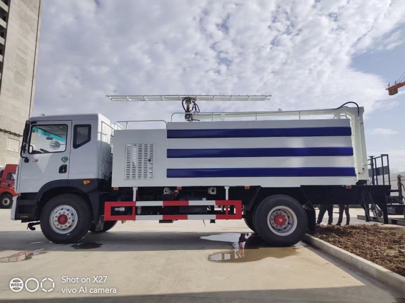 東風D9光伏板清洗車