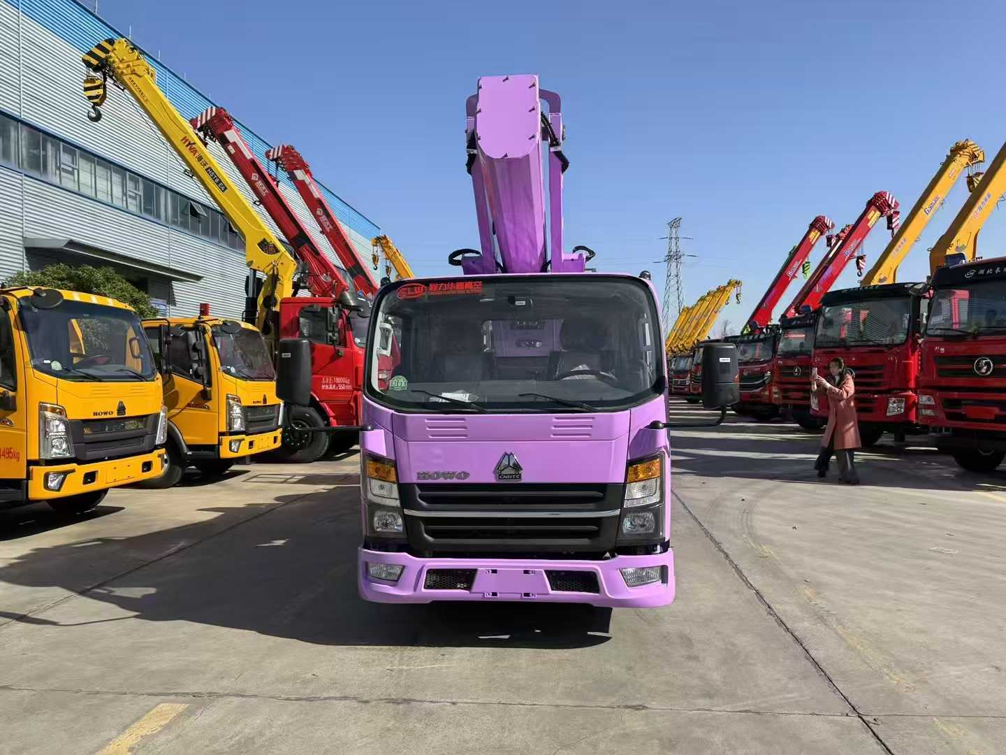 重汽豪沃33米高空作業(yè)車(chē)