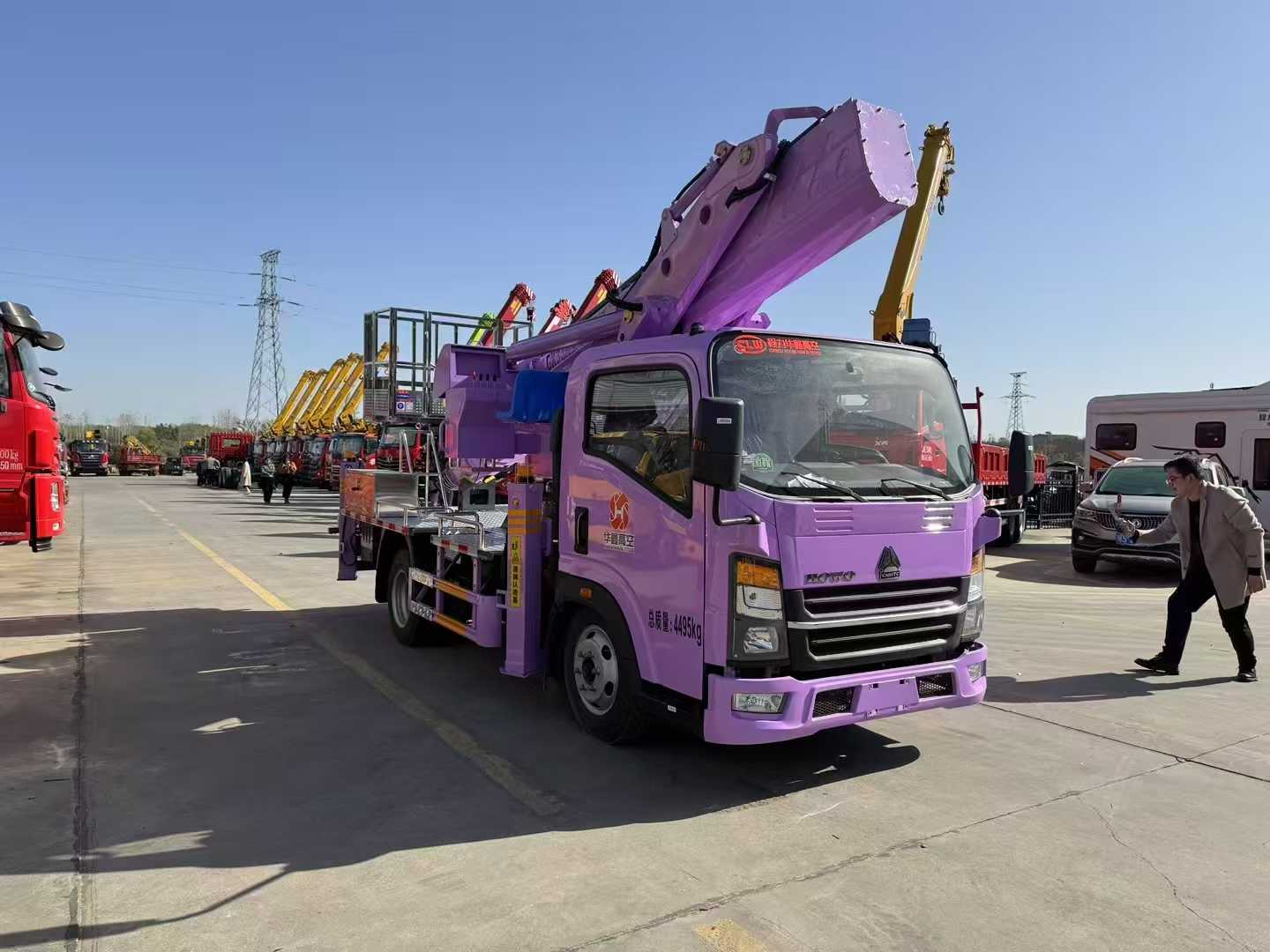 重汽豪沃33米高空作業(yè)車(chē)